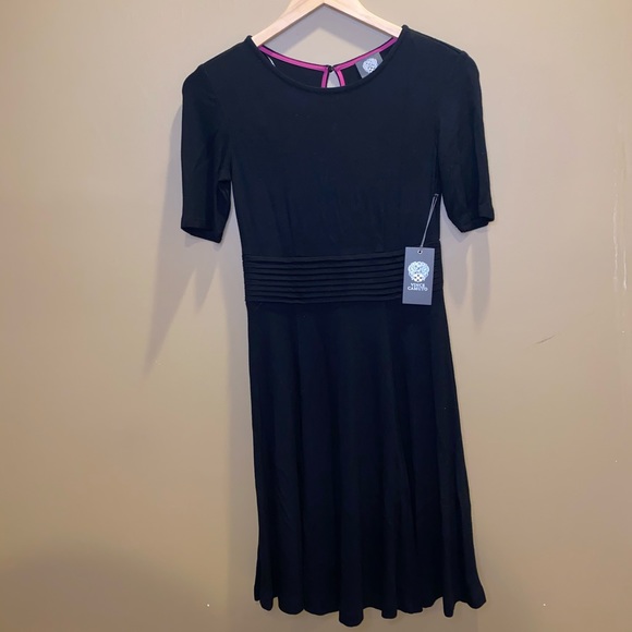 Elegant Black Dress - Picture 1 of 3